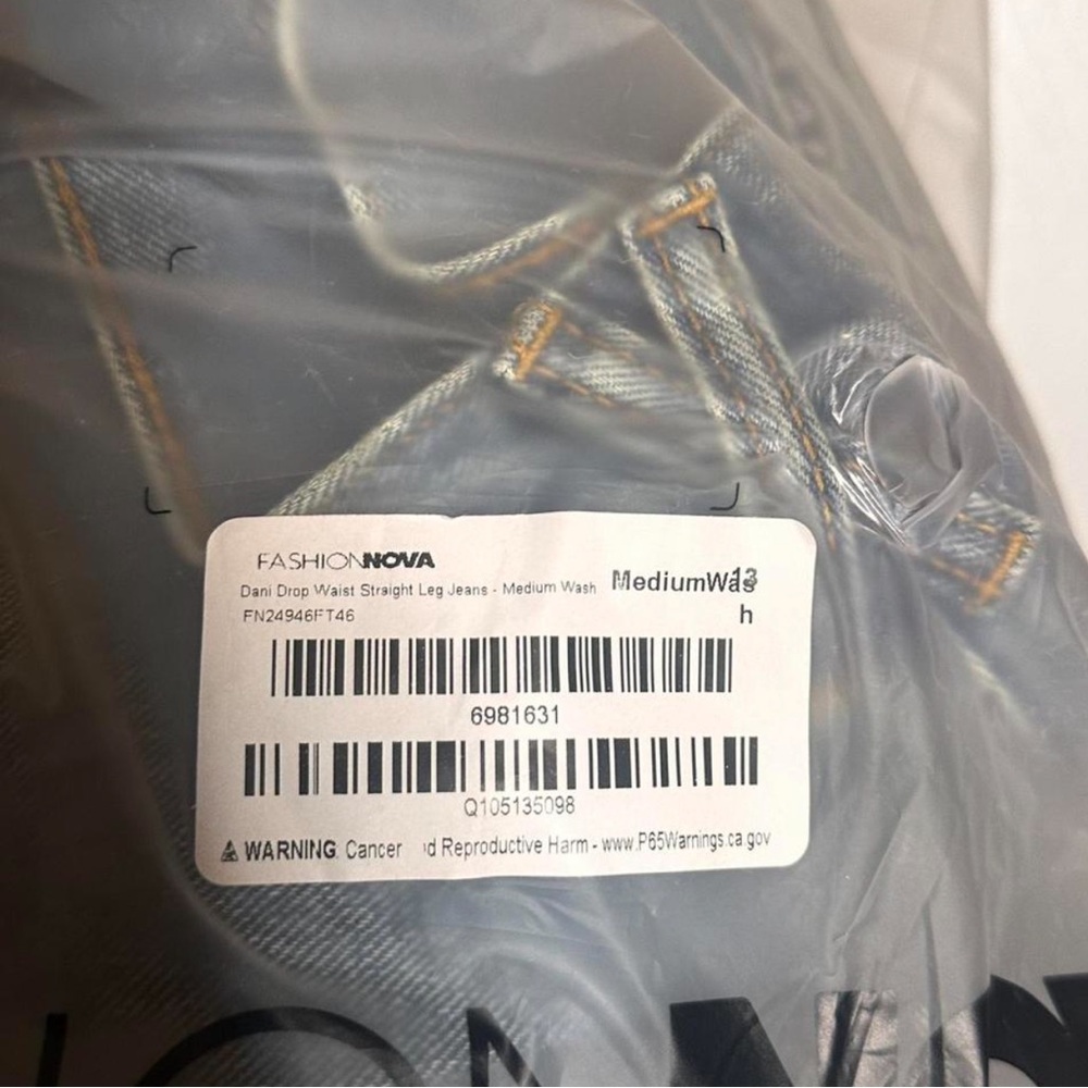Fashion Nova Light Blue Straight Leg Jeans - Picture 3 of 3